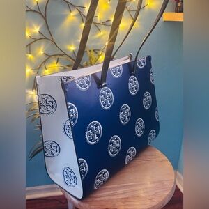 Tory Burch NWT Large Contrast Monogram Tote Bag
